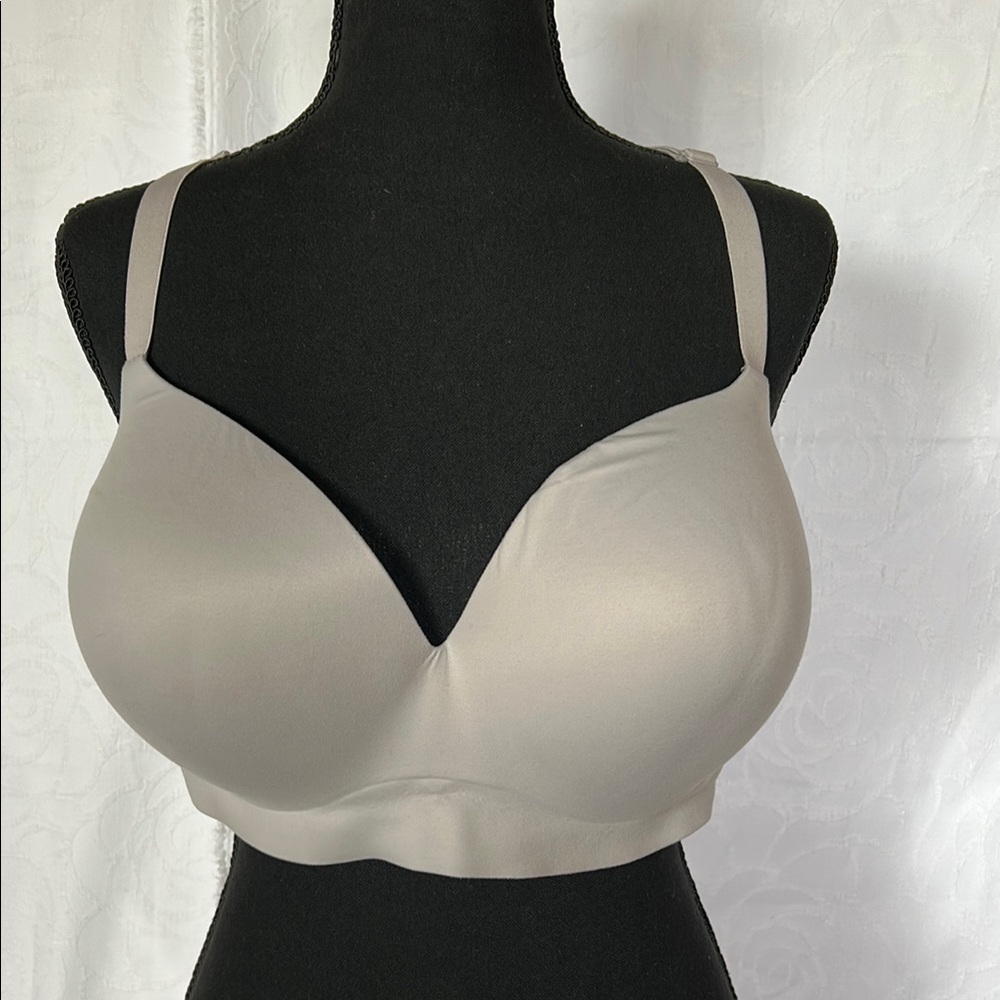VICTORIA’S SECRET gray Incredible by Victoria’s Secret Size 40 DD Racerback.